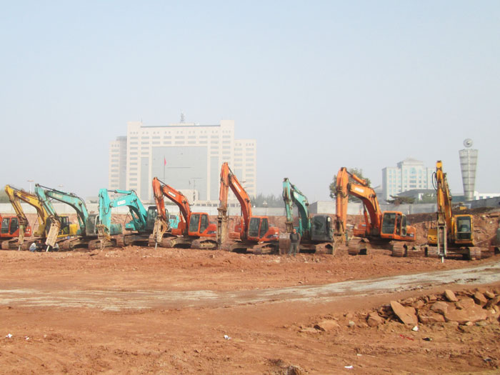 萊蕪茂業中心項目土石方開挖及外運工程